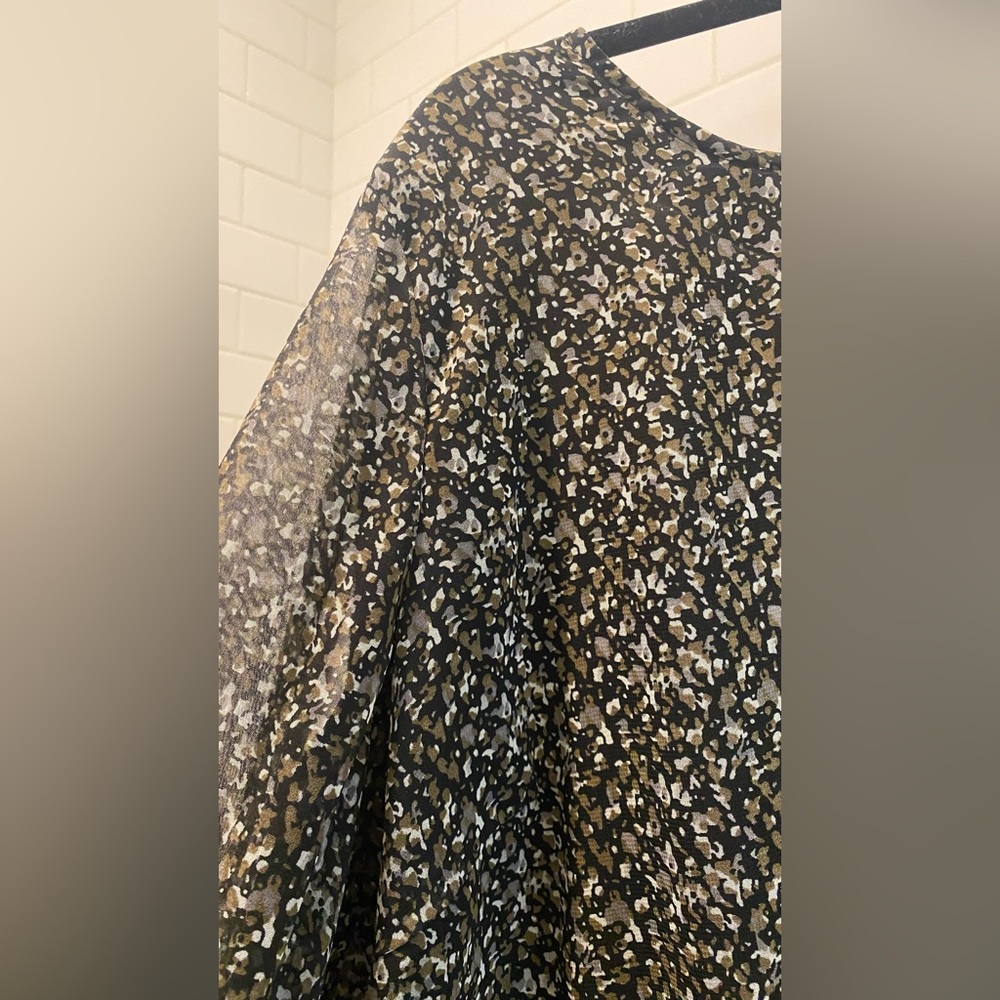 Black flower ruffle dress with long sleeves. - Picture 4 of 7